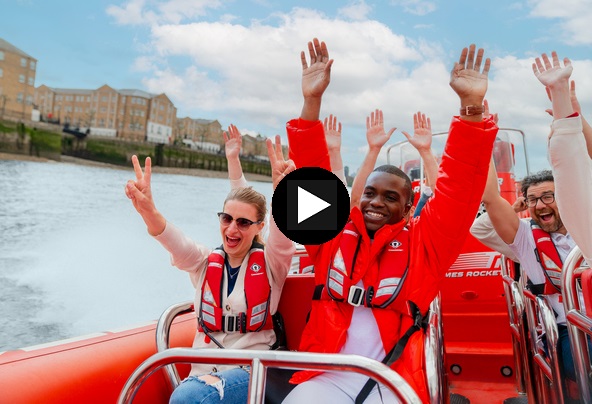 thames boat trips with music