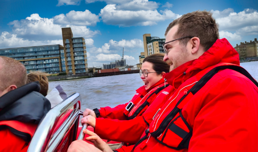 Thames Rockets Give Two Random People A FREE Speedboat Ride!